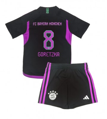 Bayern Munich Leon Goretzka #8 Udebanesæt Børn 2023-24 Kort ærmer (+ korte bukser)